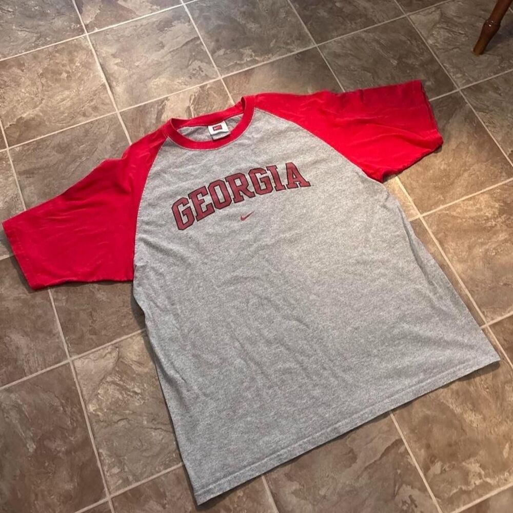 Vintage Y2K Nike university of Georgia center swoosh tee, size large, no flaws